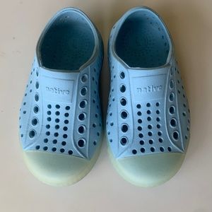 Native size 5 glow in the dark sole light blue
